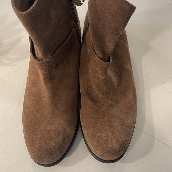 Like new Franco Sarto tan suede ankle boots size 8.5M - Picture 3 of 7